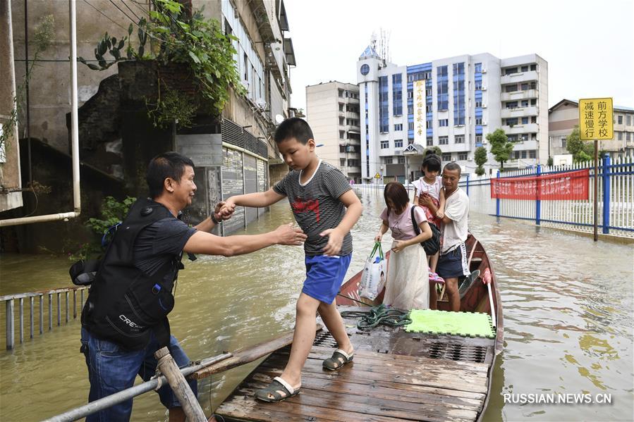 Активное участие добровольцев в работе по борьбе с наводнениями в пров. Хунань