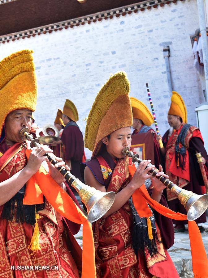 Церемония показа тангка началась в монастыре Ташилунпо в Шигадзе