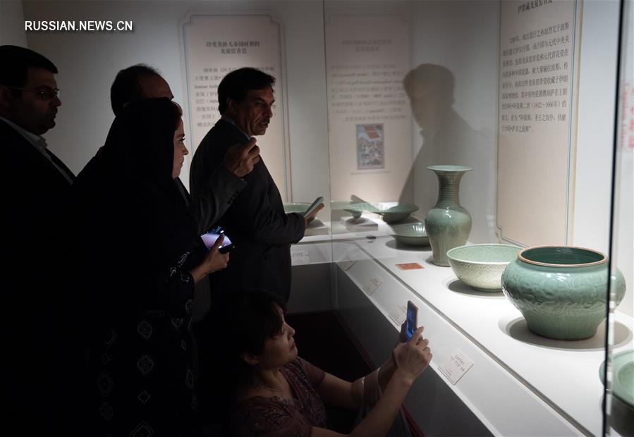 Выставка керамики селадон из Лунцюаня открылась в музее "Гугун" в Пекине