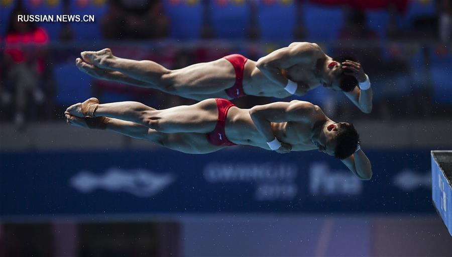 Чемпионат мира по водным видам спорта -- Прыжки в воду: Цао Юань и Чэнь Айсэнь завоевали "золото" в синхронных прыжках с 10-метровой вышки среди мужчин