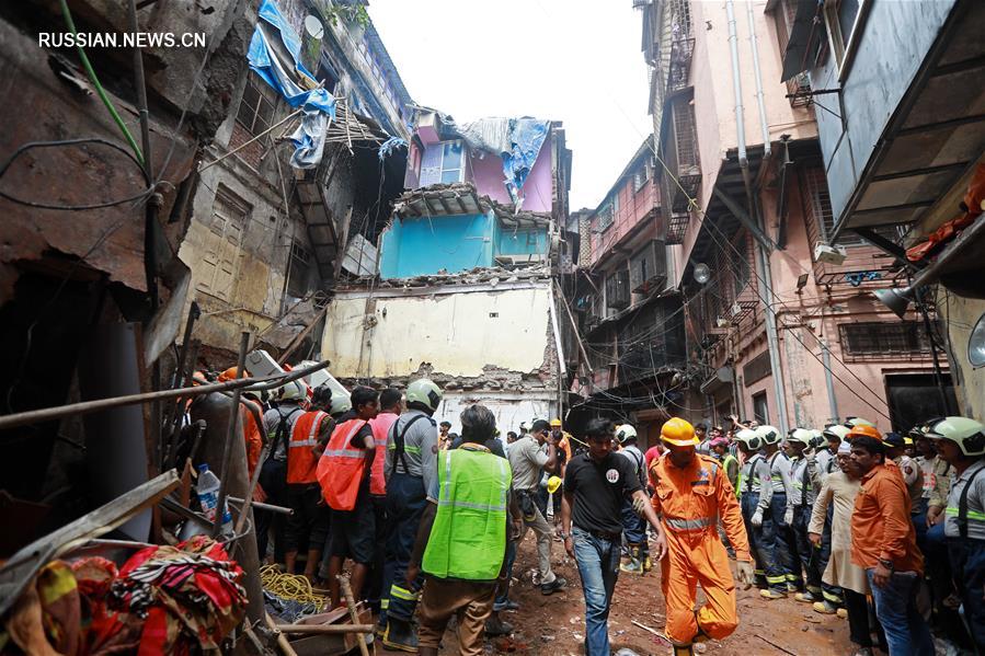 Число жертв обрушения дома в Мумбаи возросло до 14 человек