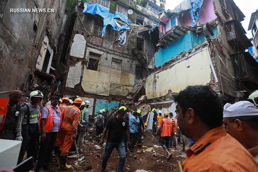 Число жертв обрушения дома в Мумбаи возросло до 14 человек