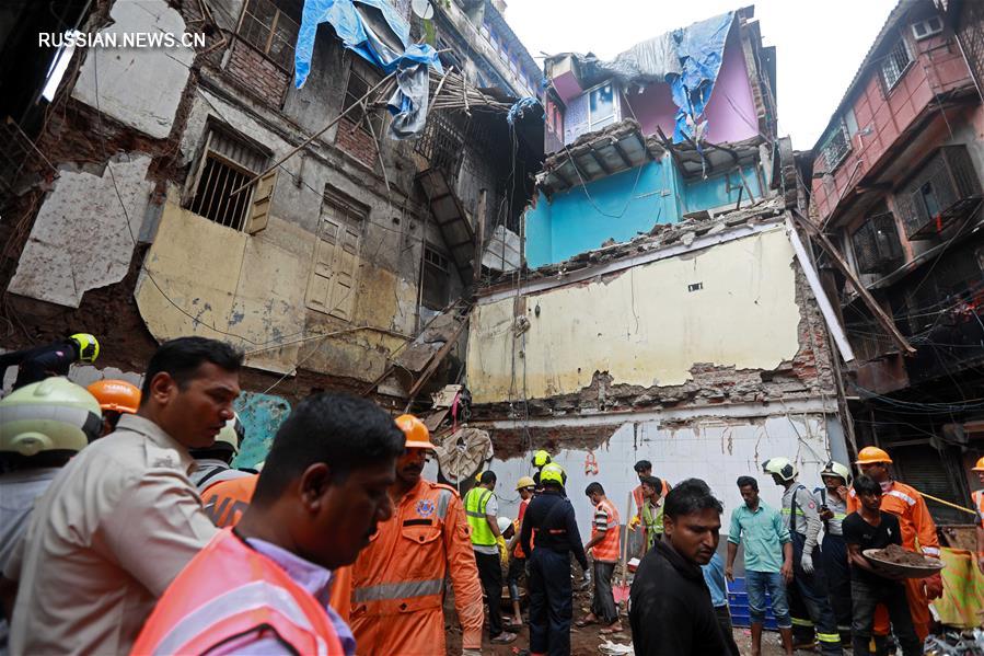 Число жертв обрушения дома в Мумбаи возросло до 14 человек