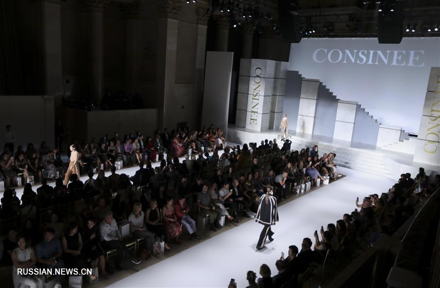 Показ одежды китайского бренда Consinee состоялся в Нью-Йорке