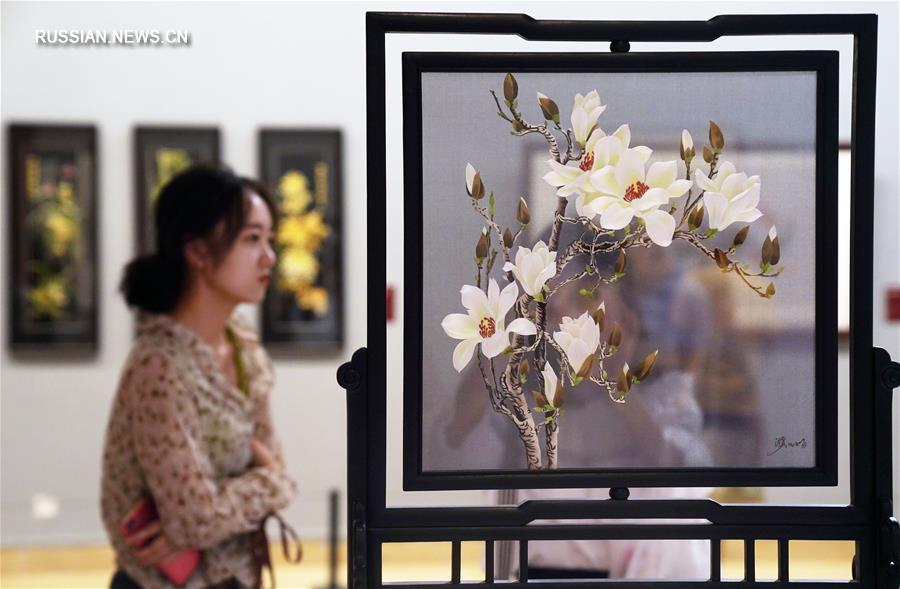 Выставка сучжоуской вышивки открылась в Пекине