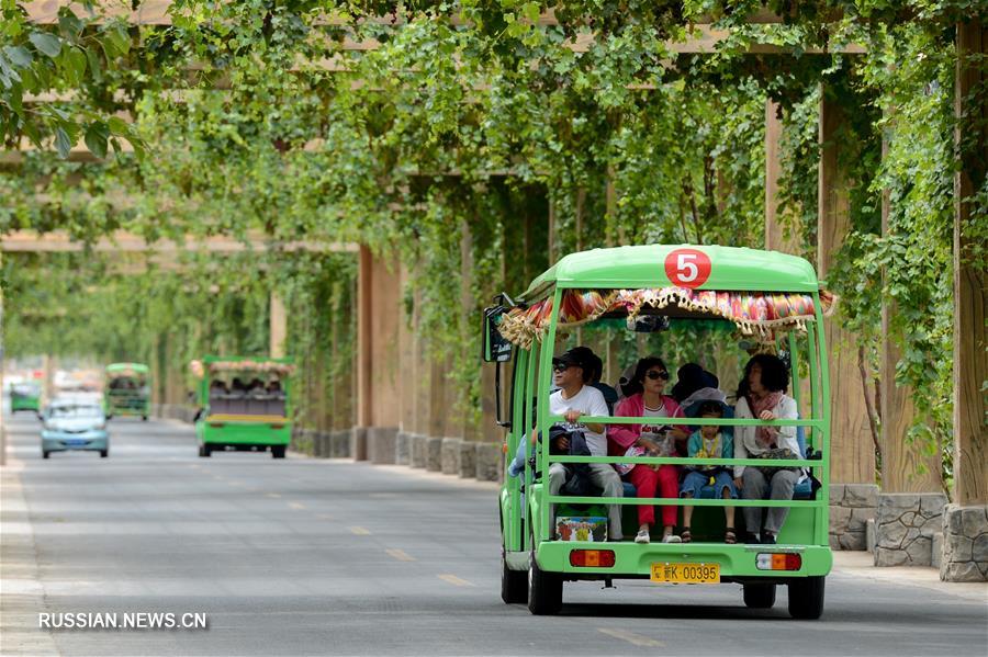 В синьцзянском Турфане наступил пик туристического сезона