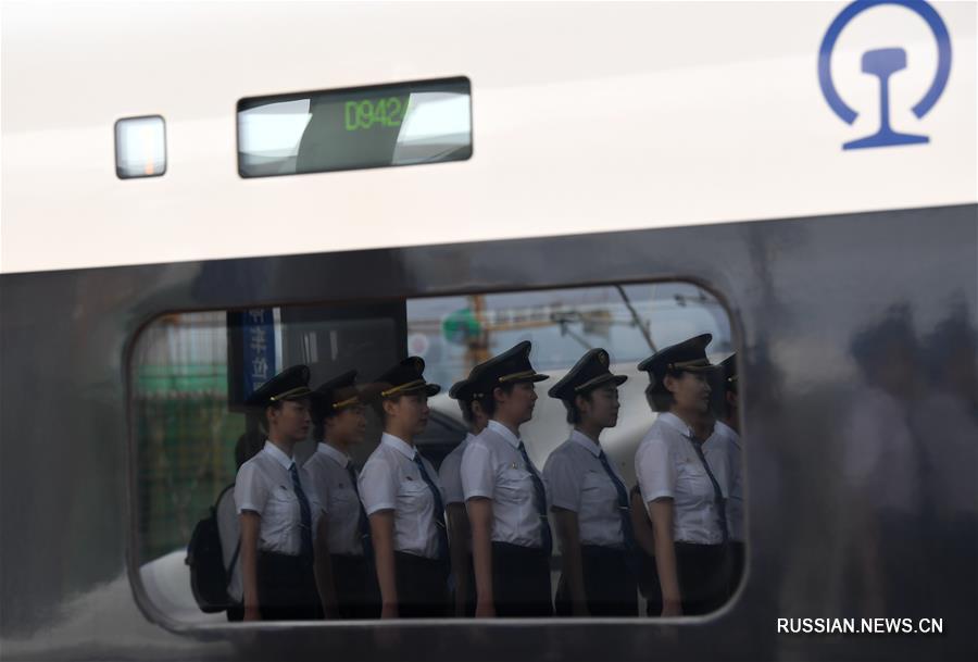 На китайских железных дорогах скоро появятся женщины-машинисты