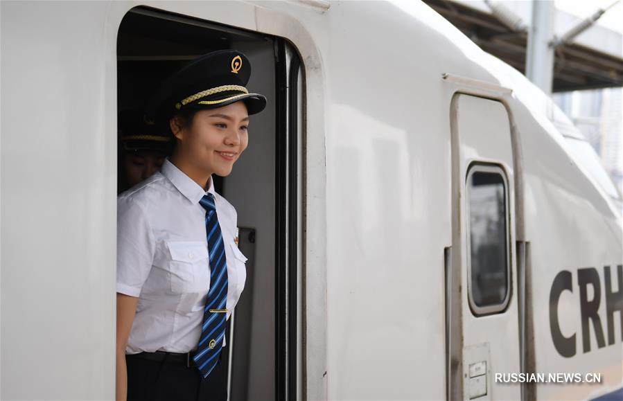 На китайских железных дорогах скоро появятся женщины-машинисты
