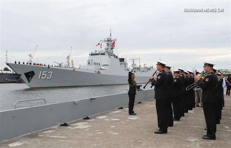 Китайский эсминец "Сиань" прибыл в Санкт-Петербург для участия в параде ко Дню ВМФ