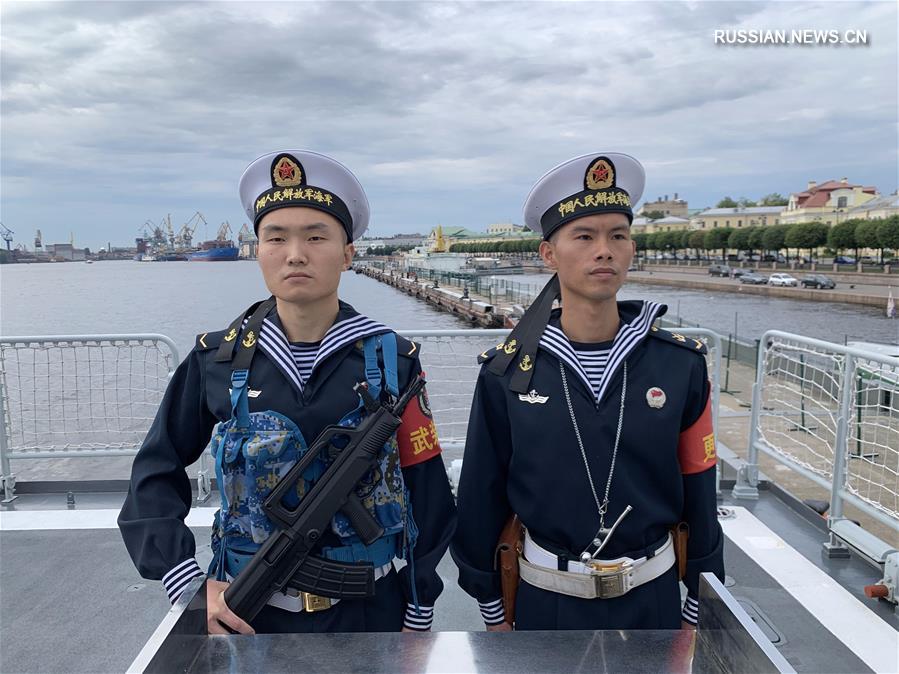 Китайский эсминец "Сиань" прибыл в Санкт-Петербург для участия в параде ко Дню ВМФ
