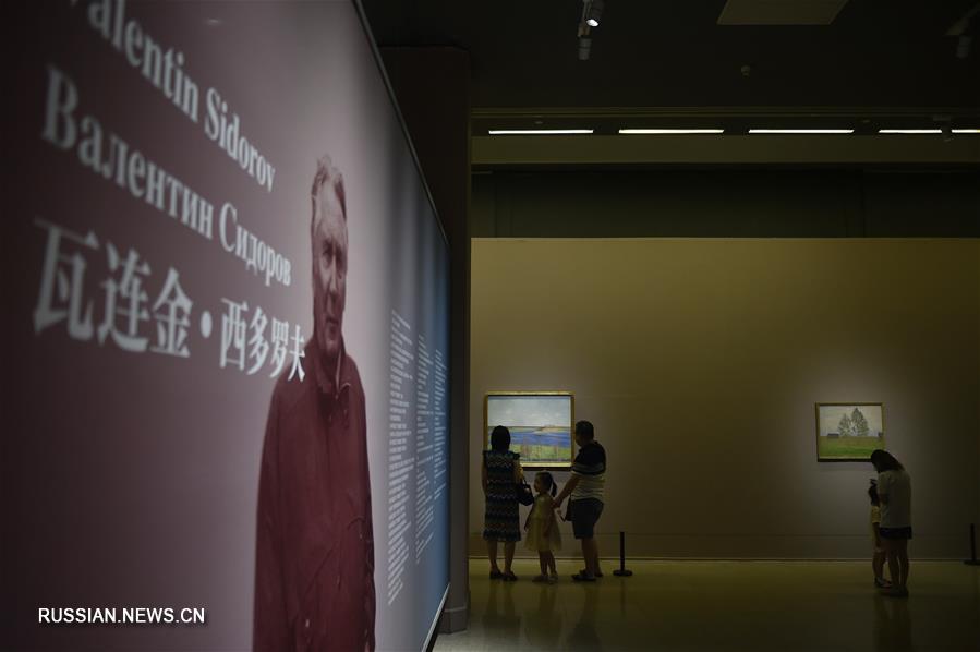В Пекине открылась выставка работ российских художников В. Сидорова и А. Ковальчука 