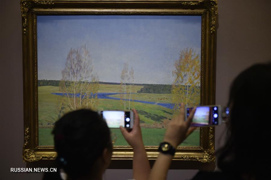 В Пекине открылась выставка работ российских художников В. Сидорова и А. Ковальчука 