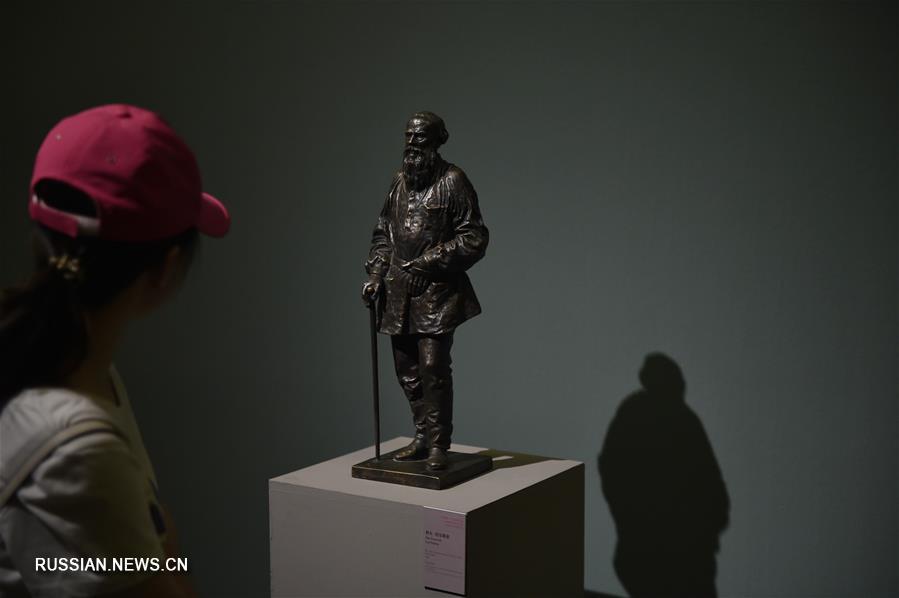 В Пекине открылась выставка работ российских художников В. Сидорова и А. Ковальчука 