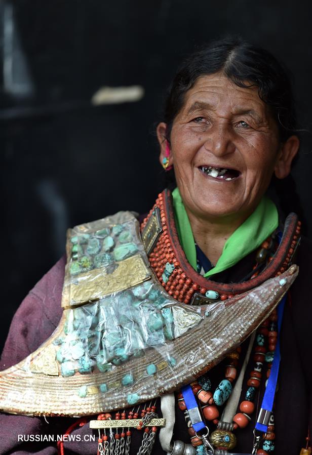 Тысячелетний "костюм павлина" из тибетского уезда Буранг