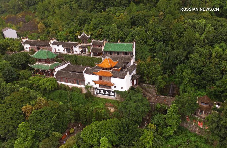 Древний храм Чжан Фэя с высоты птичьего полета