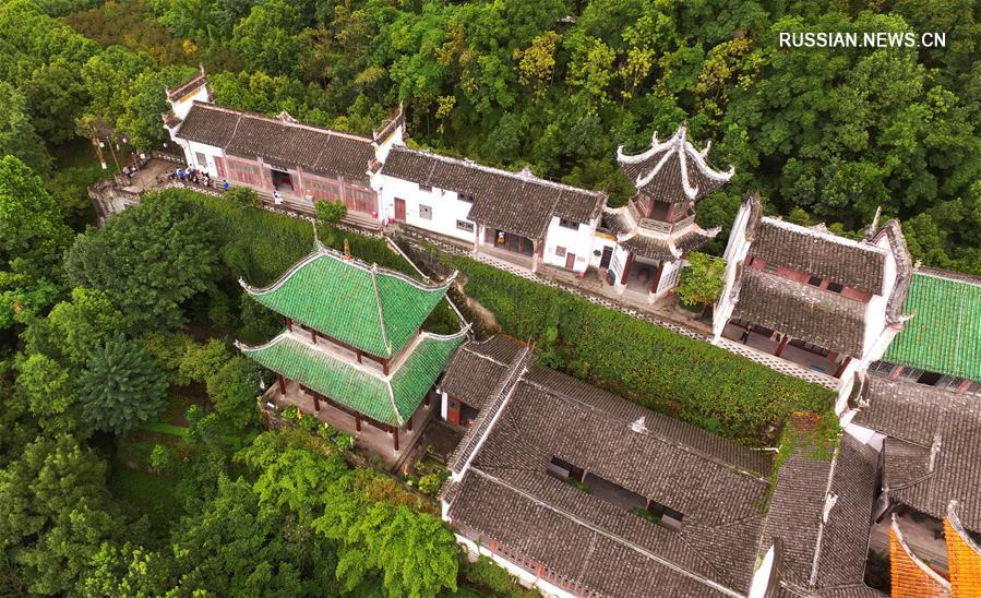 Древний храм Чжан Фэя с высоты птичьего полета