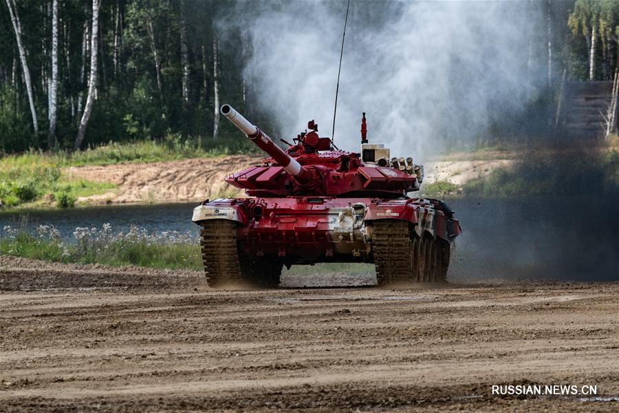 АрМИ-2019 -- Команда Китая одержала победу в 1-м заезде соревнований по "Танковому биатлону"