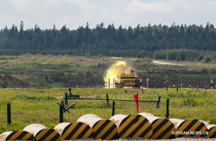 АрМИ-2019 -- Команда Китая одержала победу в 1-м заезде соревнований по "Танковому биатлону"