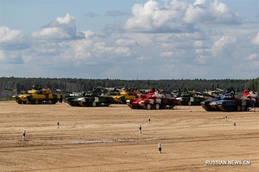 АрМИ-2019 -- Команда Китая одержала победу в 1-м заезде соревнований по "Танковому биатлону"