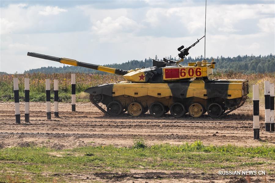 АрМИ-2019 -- Команда Китая одержала победу в 1-м заезде соревнований по "Танковому биатлону"