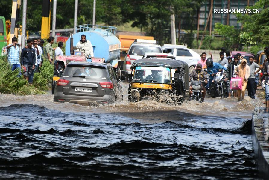 Число погибших от проливных дождей в Индии возросло до 132 человек
