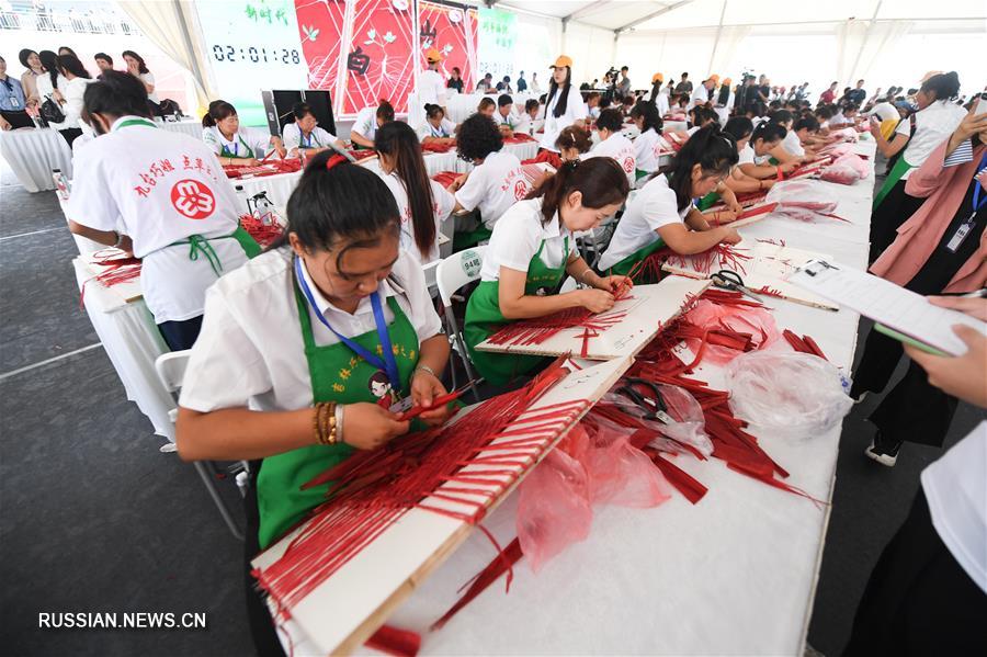 В городе Чанчунь стартовал конкурс по плетению из соломы среди женщин