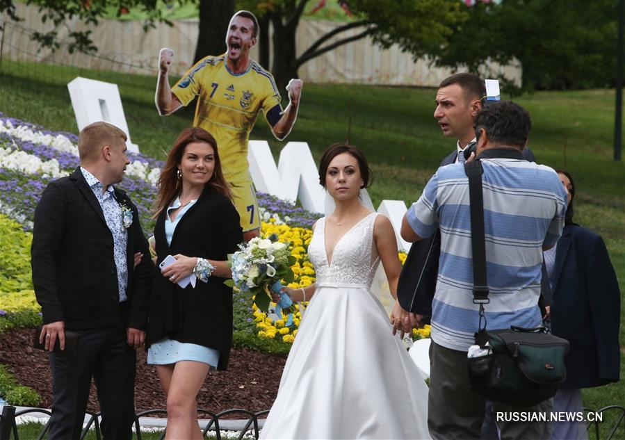 В Киеве открылась выставка цветов в честь Дня независимости Украины