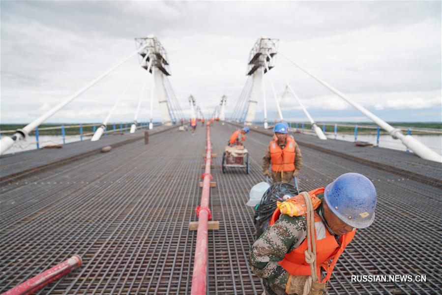 Идет строительство китайско-российского моста через реку Хэйлунцзян