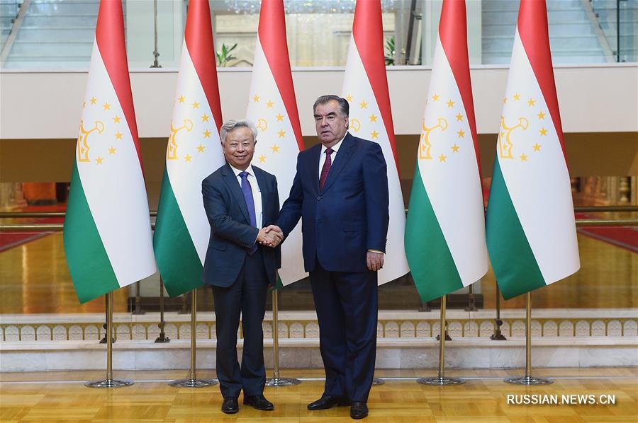 Президент Таджикистана встретился с главой Азиатского банка инфраструктурных инвестиций /АБИИ/