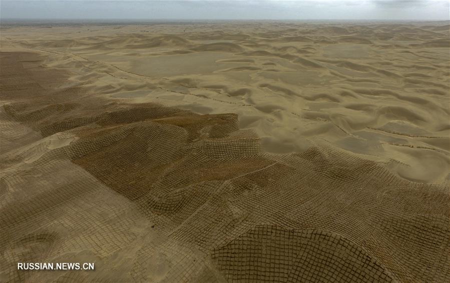 Безбрежная пустыня после дождя в Синьцзяне