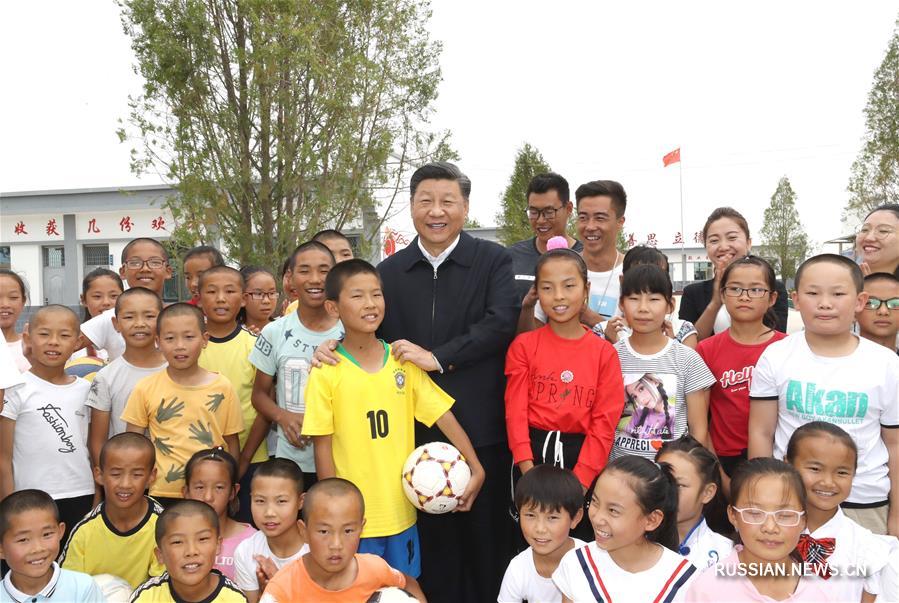 Си Цзиньпин совершил инспекционную поездку в сельскую общину и район лесовосстановления в провинции Ганьсу