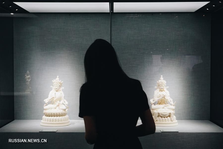 Выставка фарфоровых шедевров из Дэхуа открылась в Пекине