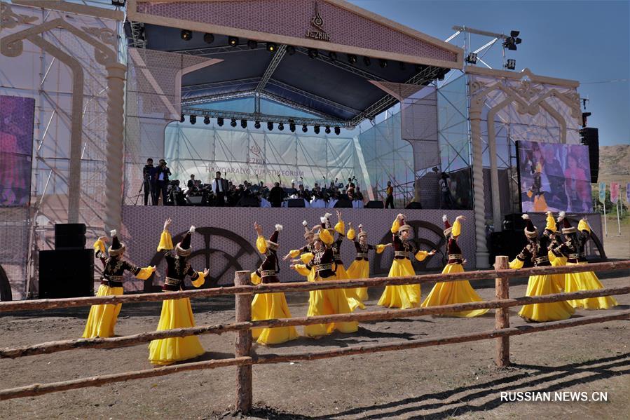 Президент Казахстана посетил II международный фестиваль этнической музыки Jezkik