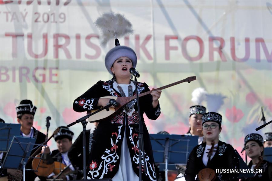 Президент Казахстана посетил II международный фестиваль этнической музыки Jezkik