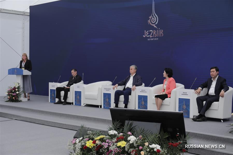 Президент Казахстана посетил II международный фестиваль этнической музыки Jezkik