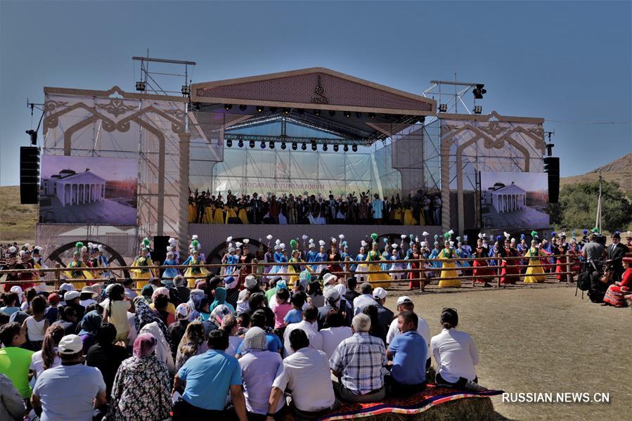 Президент Казахстана посетил II международный фестиваль этнической музыки Jezkik