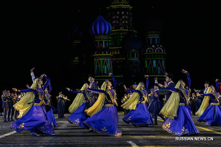 Открытие военно-музыкального фестиваля "Спасская башня" в Москве
