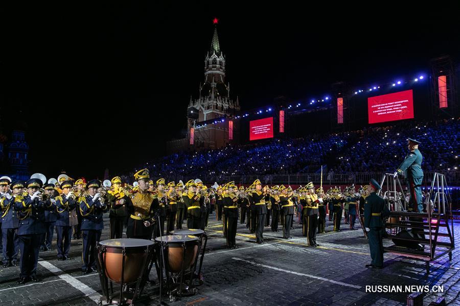 Открытие военно-музыкального фестиваля "Спасская башня" в Москве