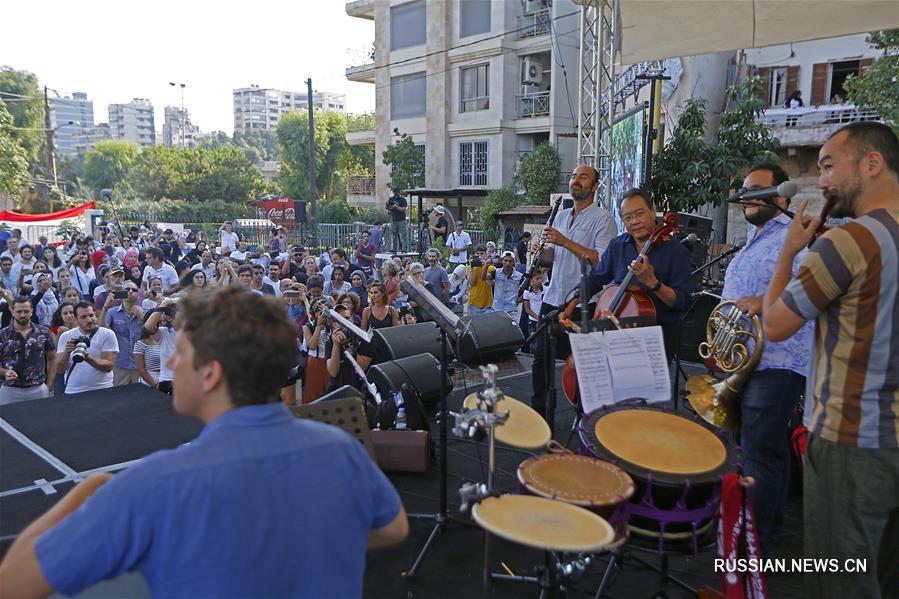 Китайские музыканты выступили на улицах Бейрута