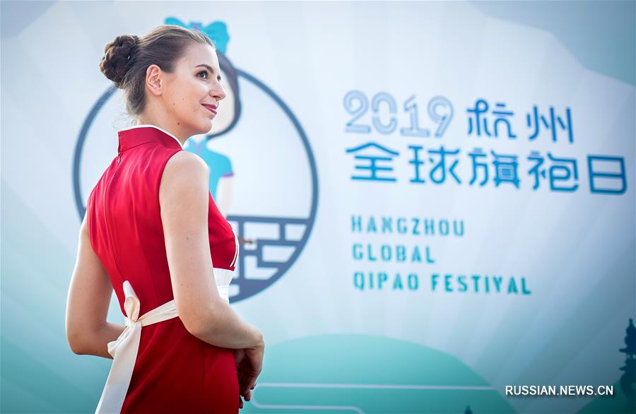 Берег реки Дунай "облачился в китайское ципао"  