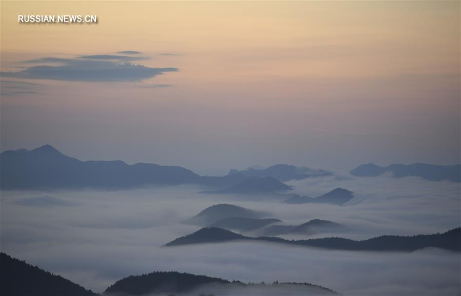 Море облаков над горами в Гуанси