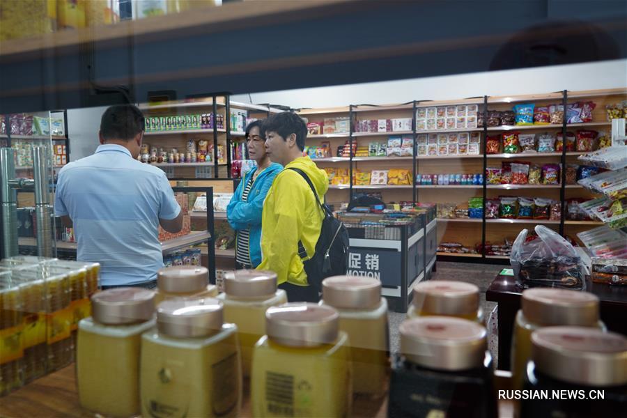 Приграничная торговля в КПП Бакту в Синьцзян-Уйгурском АР