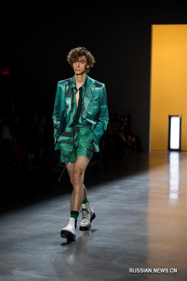 Показ китайской модной марки Dirty Pineapple в Нью-Йорке