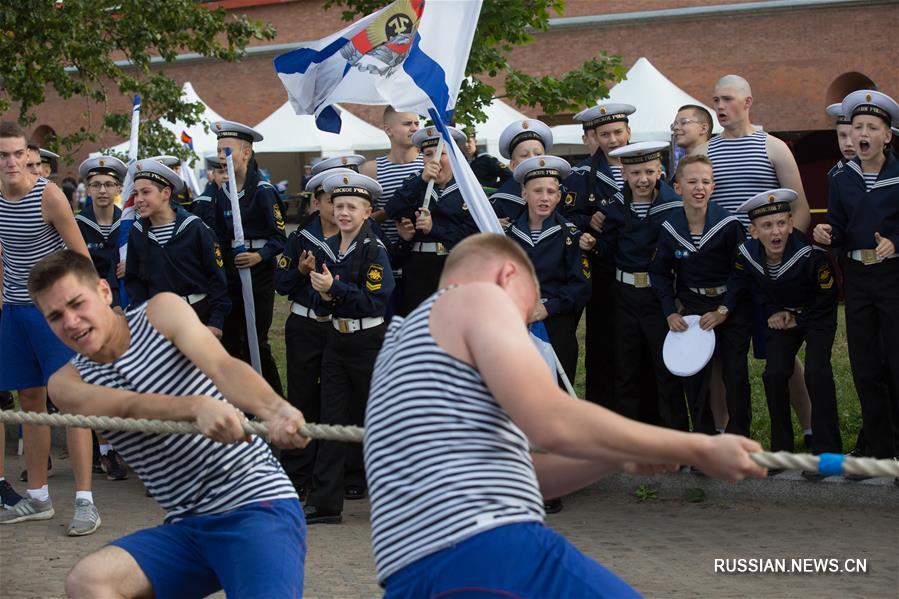 В Петербурге отметили 145-летие российской тельняшки