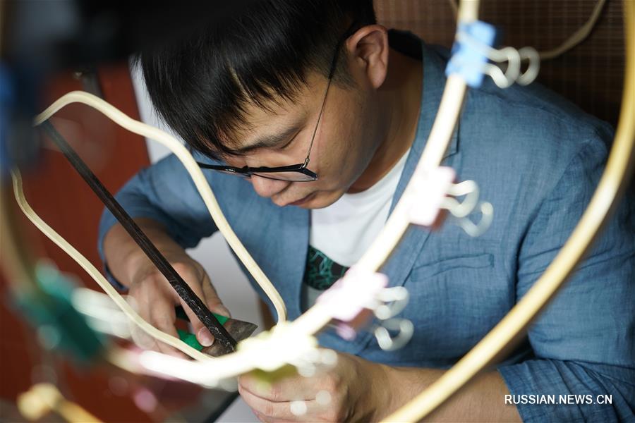 Хранитель традиций ткачества "кэсы" из провинции Цзянсу