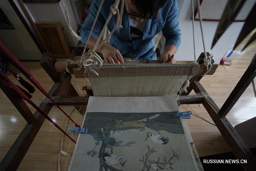 Хранитель традиций ткачества "кэсы" из провинции Цзянсу