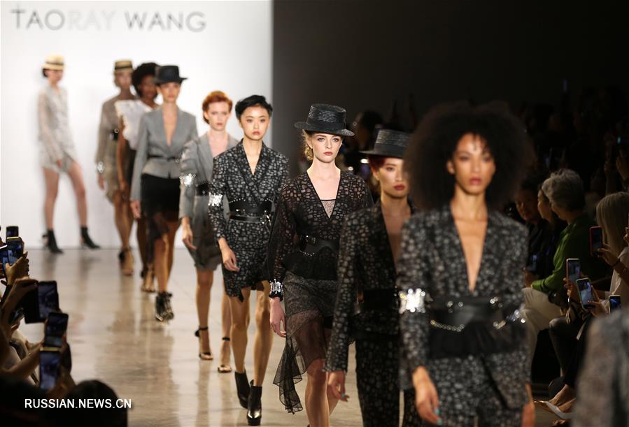 Показ коллекции Taoray Wang на Нью-Йоркской неделе моды