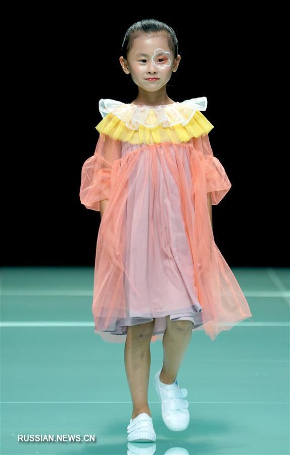 Пекинская неделя моды 2019 -- Презентация коллекции детской одежды от Ли Мэнмэй