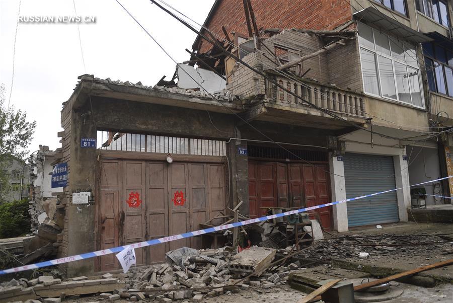 В пострадавших от землетрясения районах провинции Сычуань ведется спасательная операция