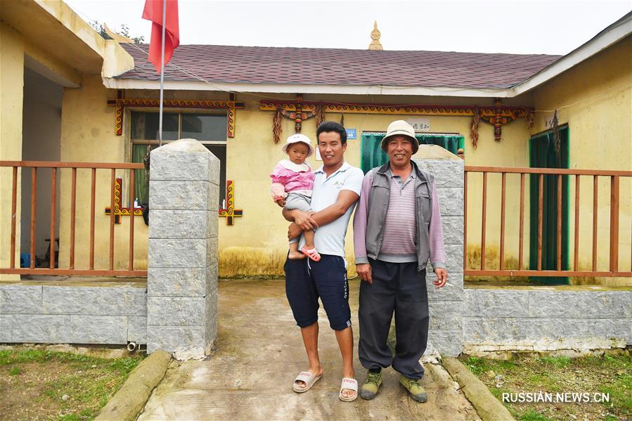"Красный туризм" спасает от бедности жителей горных районов провинции Сычуань